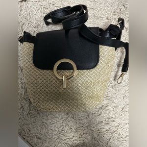 Straw bucket purse